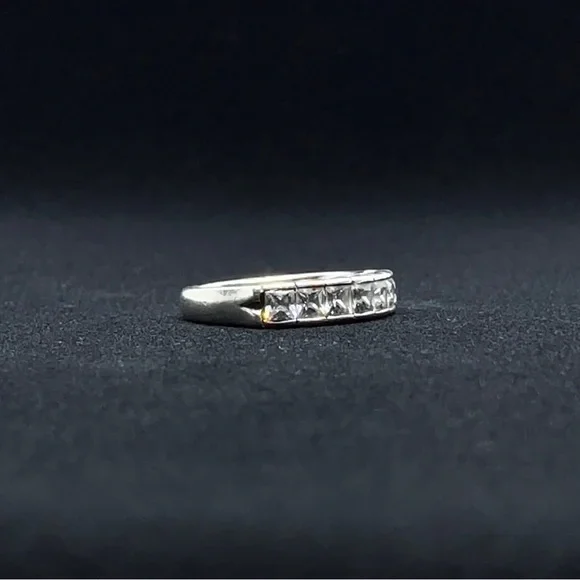 WEDDING BAND - Picture 2 of 4